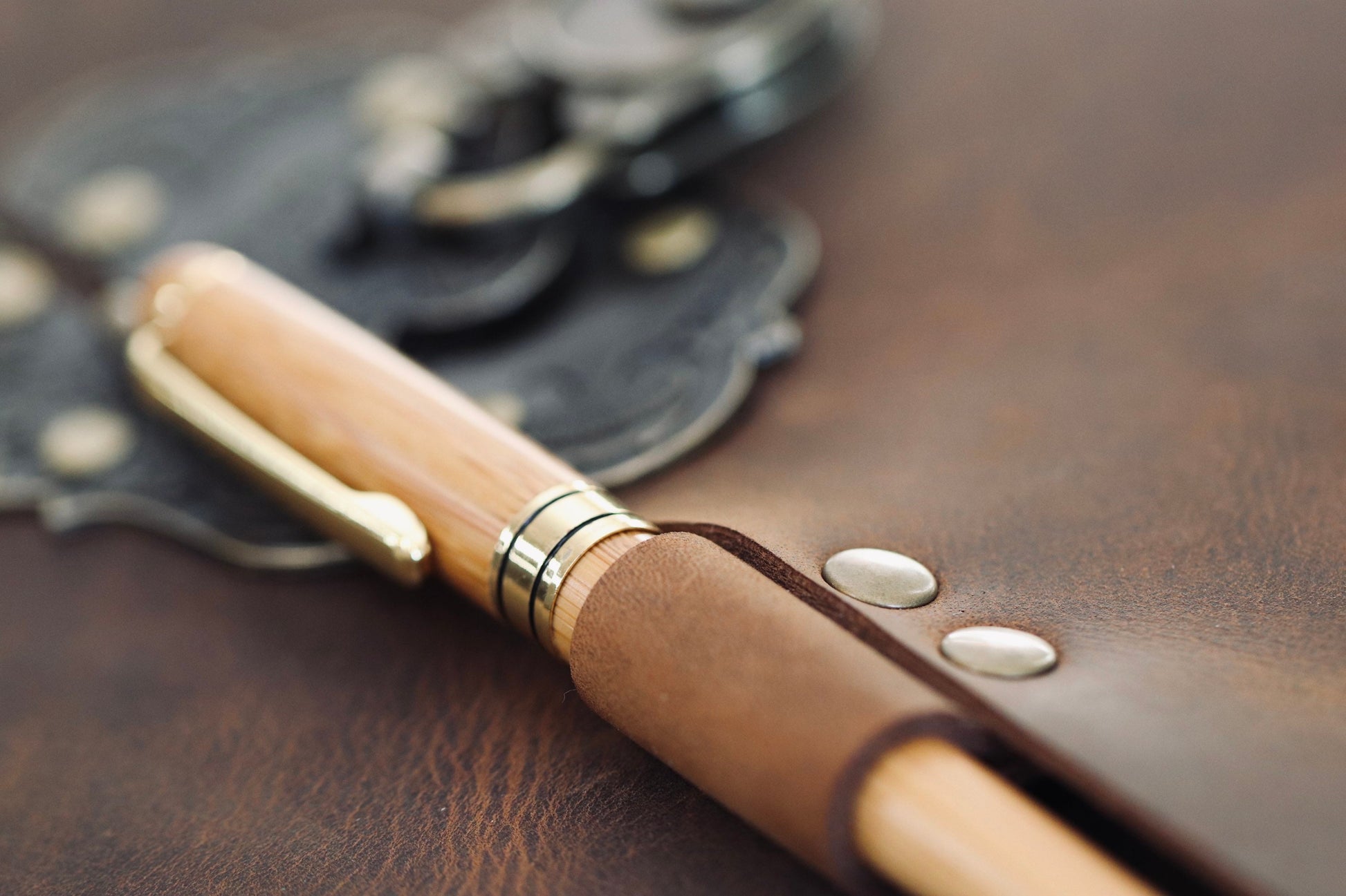 Add A Pen Loop To Your Hank Belle Leather Journal!